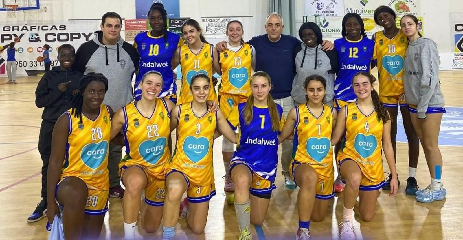 Las jugadoras del conjunto mojonero posan al término de su encuentro de este pasado fin de semana.