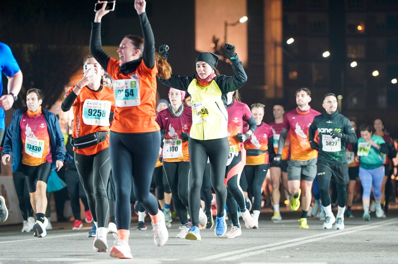 En imágenes: búscate en tu llegada a meta de la Carrera de San Antón 2026 (16)