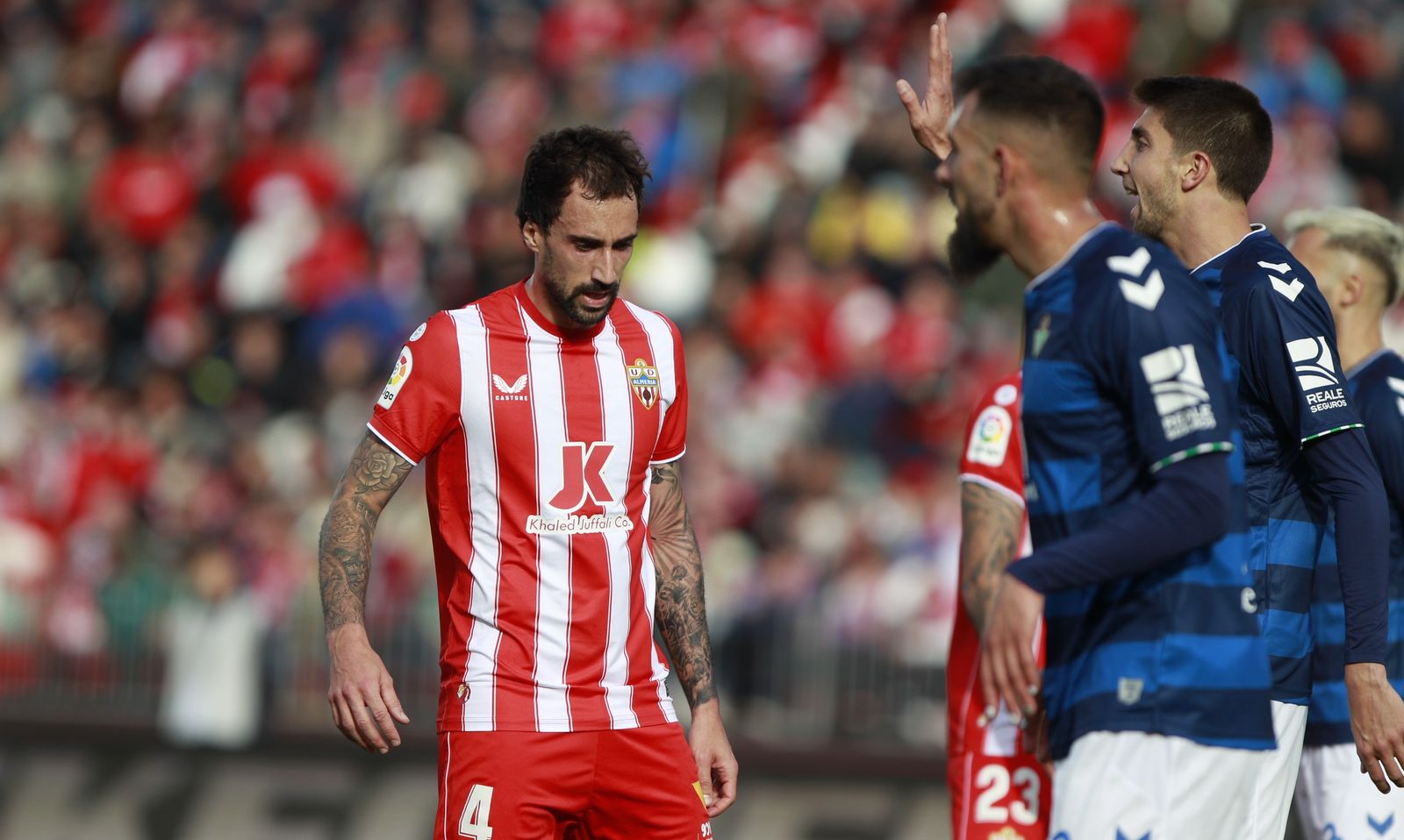 Eguaras vio la cuarta cartulina frente al Real Betis