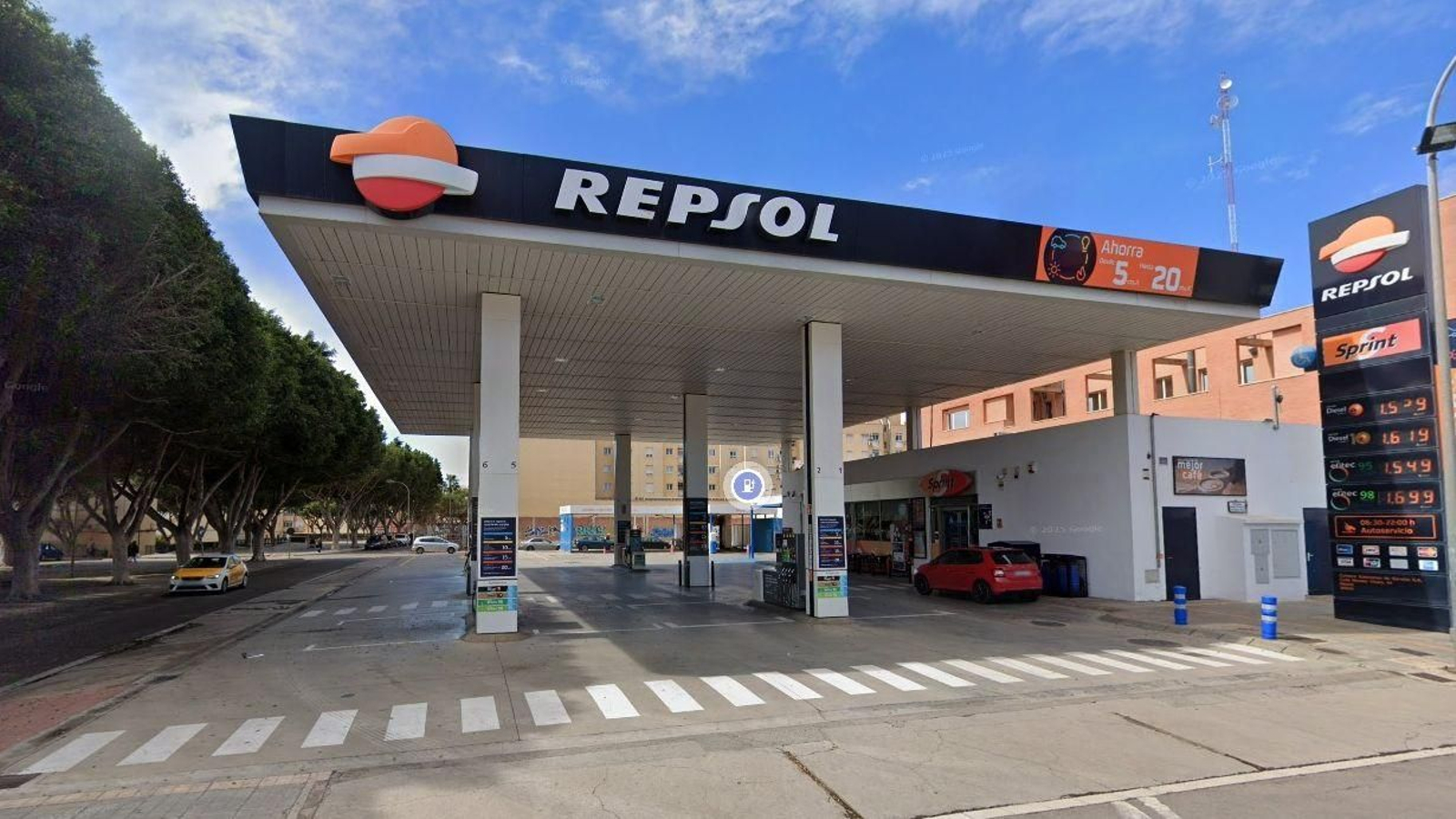 Gasolinera de la avenida del Mediterráneo donde hay planeada la construcción de un residencial.