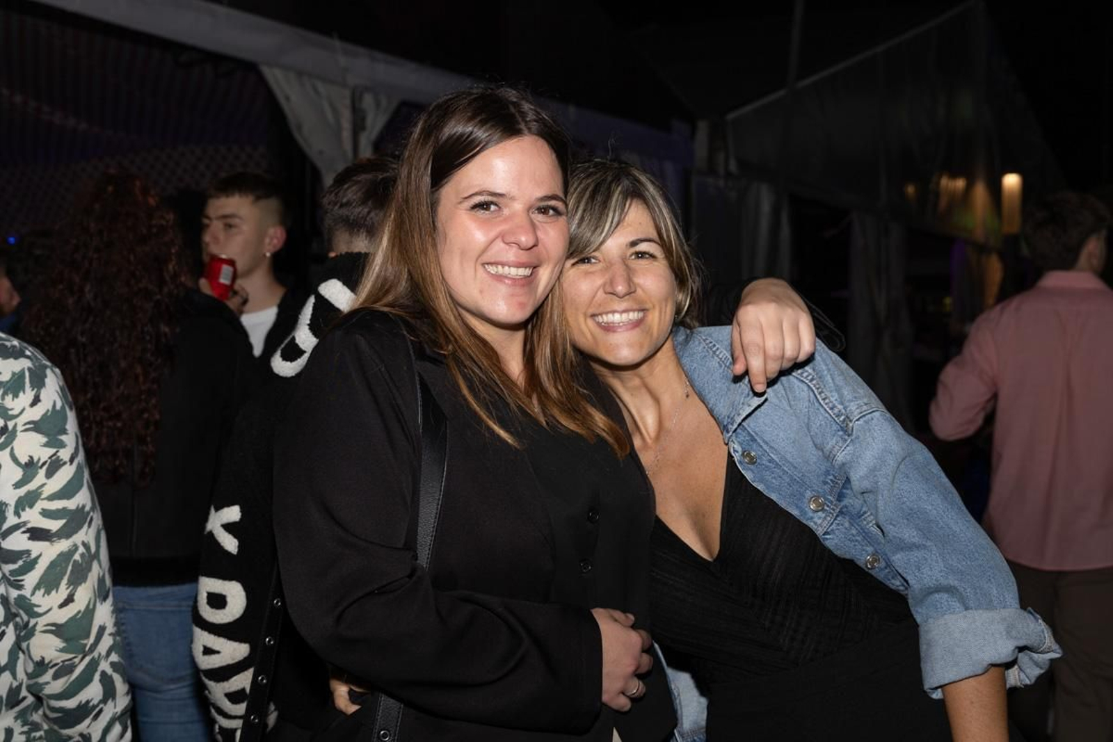 Feria de noche de San Lucas, Concierto de La Plazuela y La Mona Chita Rock, en imágenes