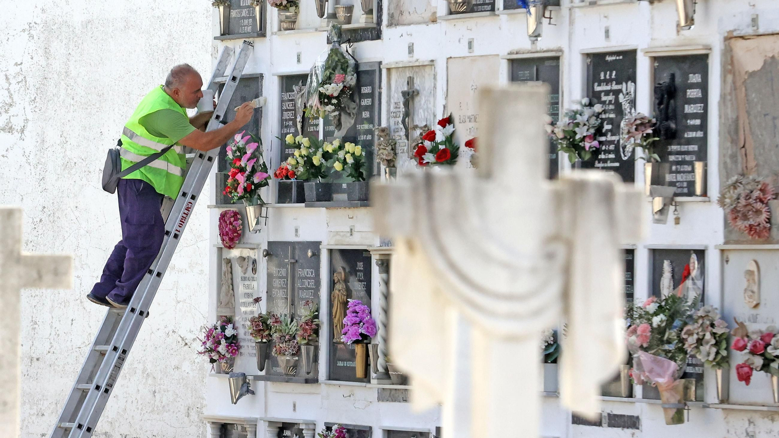 Día de Todos los Santos en el cementerio de Jerez
