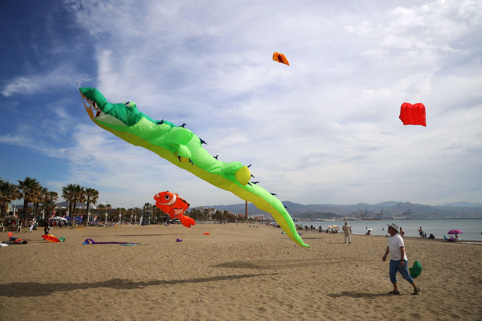Las imágenes del Festival Internacional de Cometas en las playas de Málaga