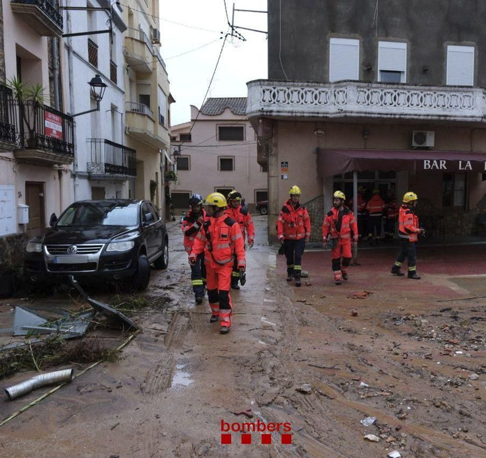 Los bomberos trabajan en Tarragona.