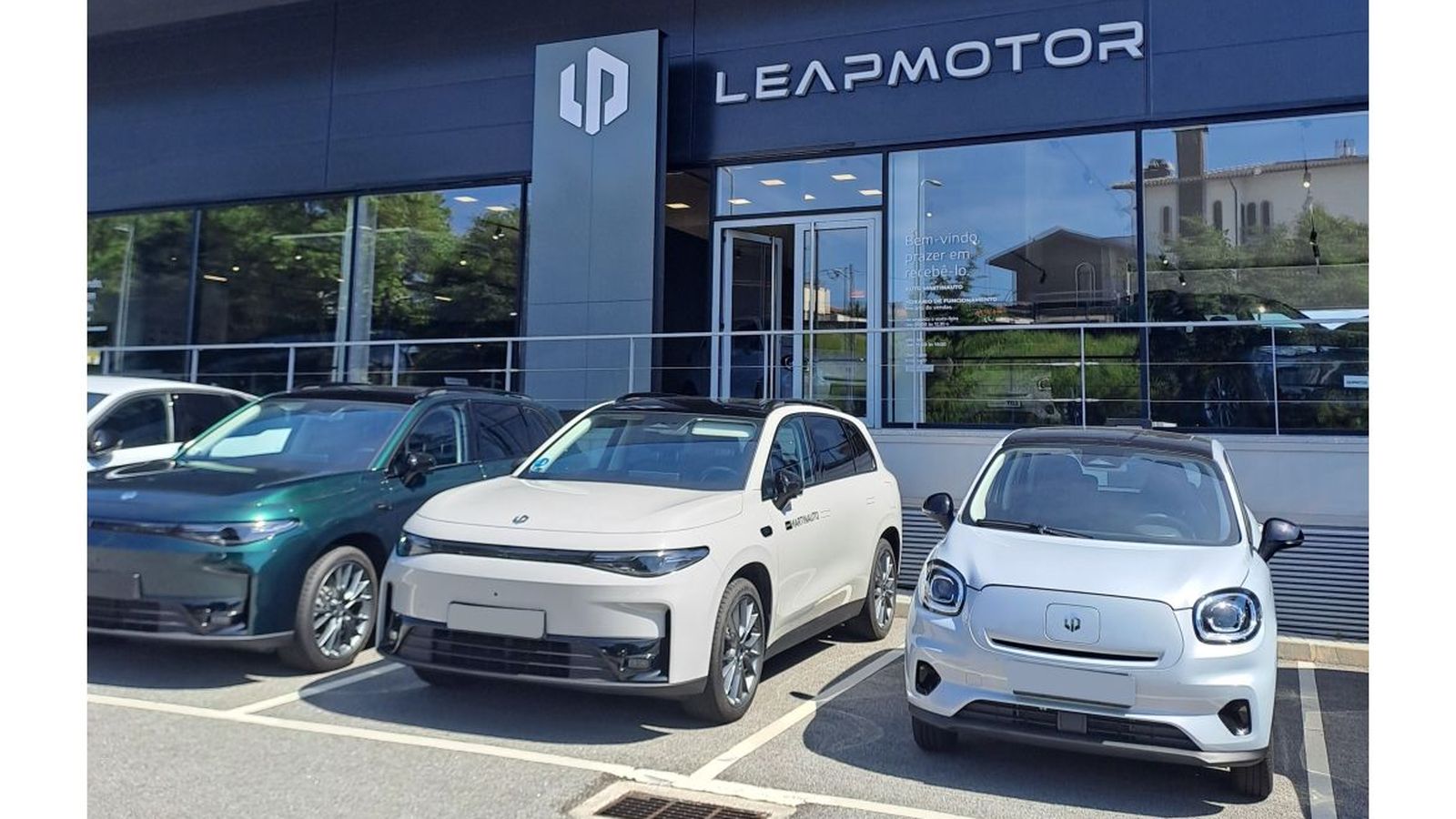 En Europa durante el último trimestre de 2025, Leapmotor vendió más de 17.000 unidades frente a las aproximadamente 1.300 unidades del mismo periodo de 2024. Alcanzó, en el mercado de turismos eléctricos, una cuota superior al 2 por ciento.