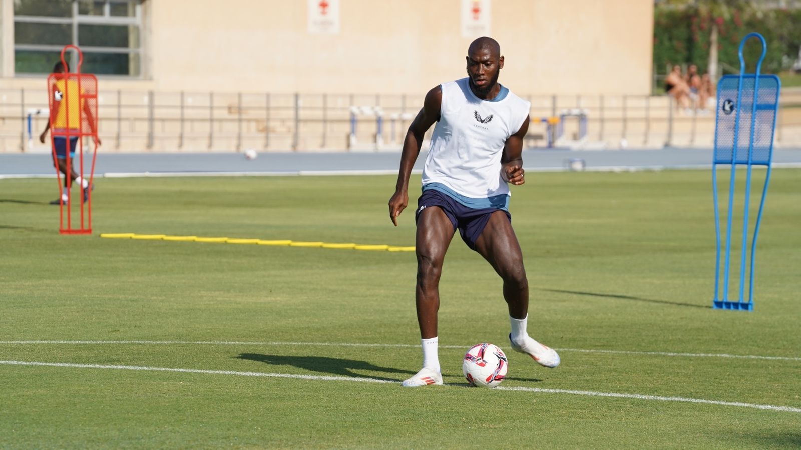 El maliense se ejercita en el Anexo de los Juegos Mediterráneos.