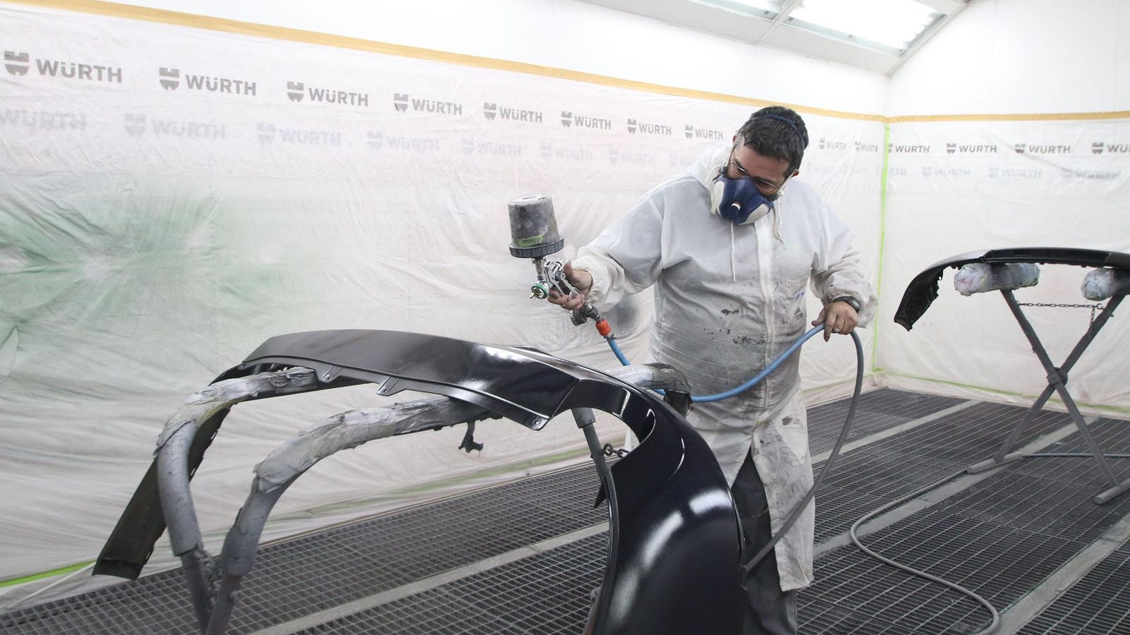 Departamento de pintura de las nuevas instalaciones, donde cuentan con cabinas dotadas de la última tecnología.
