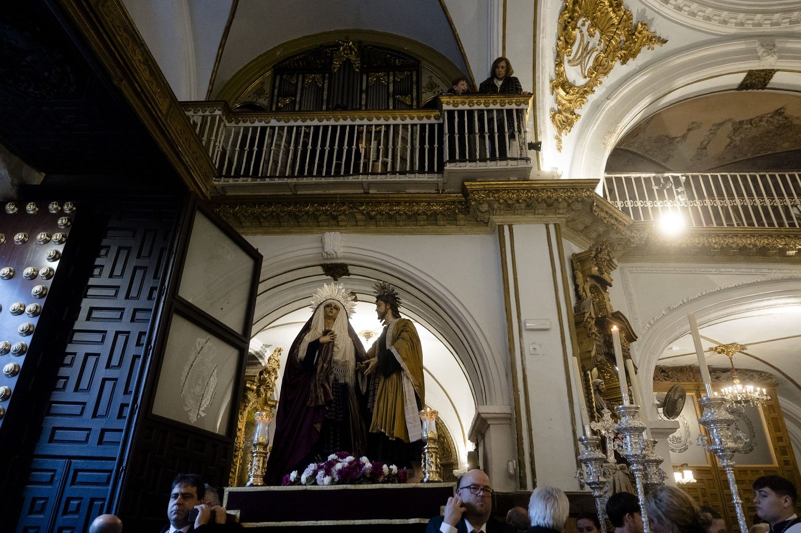 Las imágenes de los traslados de las cofradías de Santa Cruz