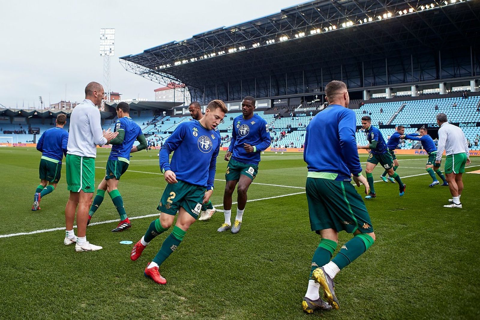Francis durante el calentamiento del equipo en Balaídos.