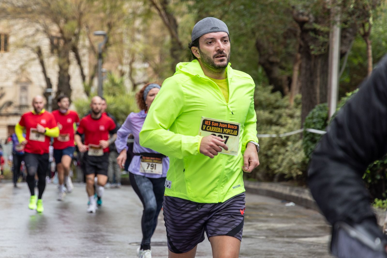En imágenes: la lluvia no frena a más de un millar de corredores en la V Carrera Popular del IES San Juan Bosco (1)