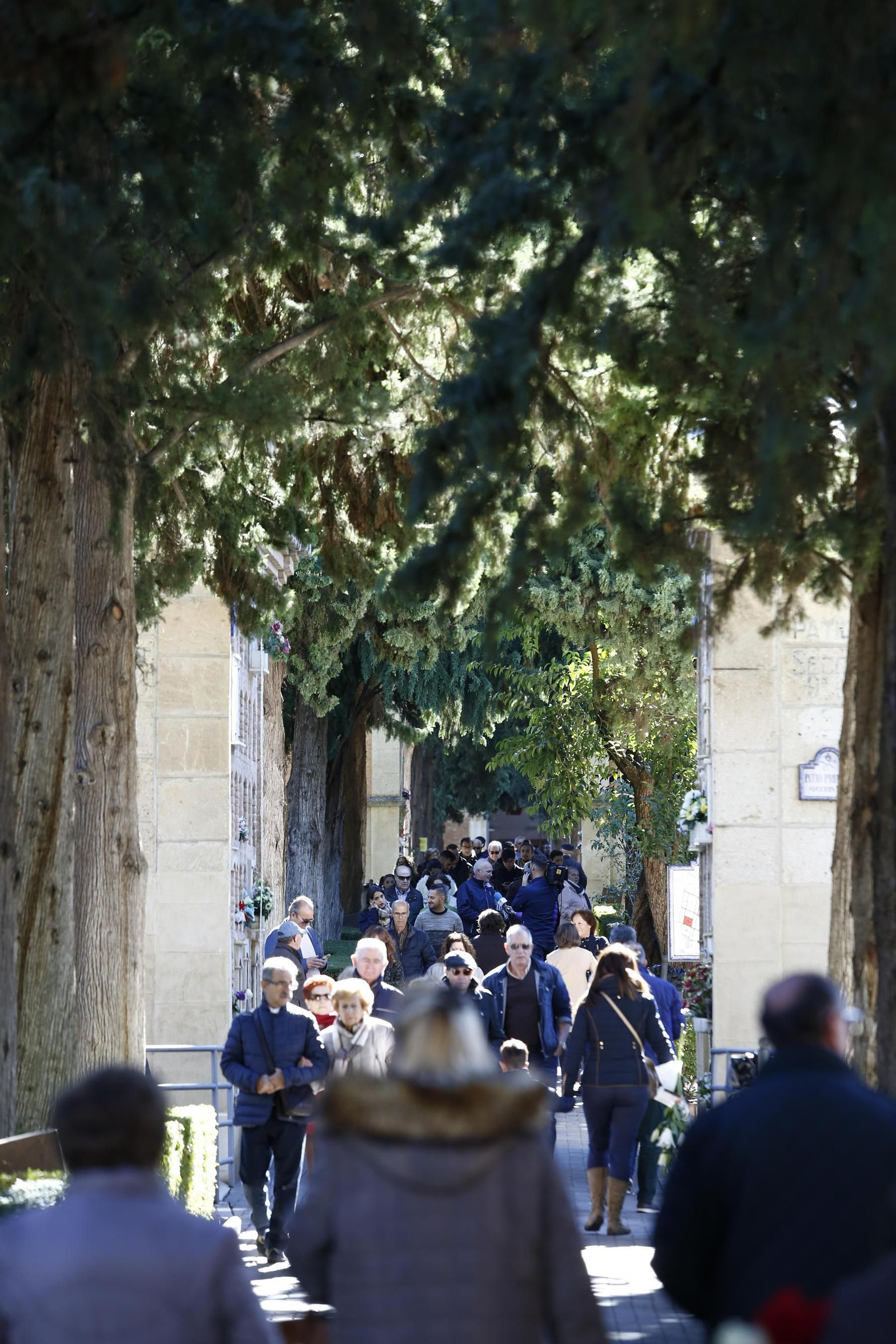 Las imágenes de Día de todos los santos en el cementerio