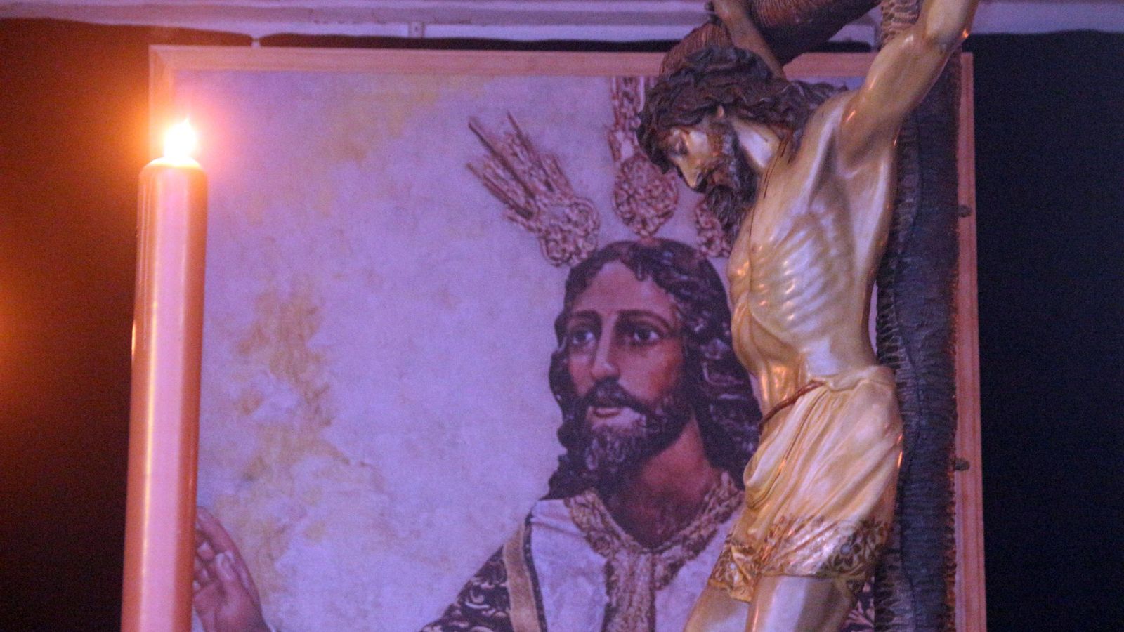 Cristo del Perdón a punto de salir de la Casa de Hermandad