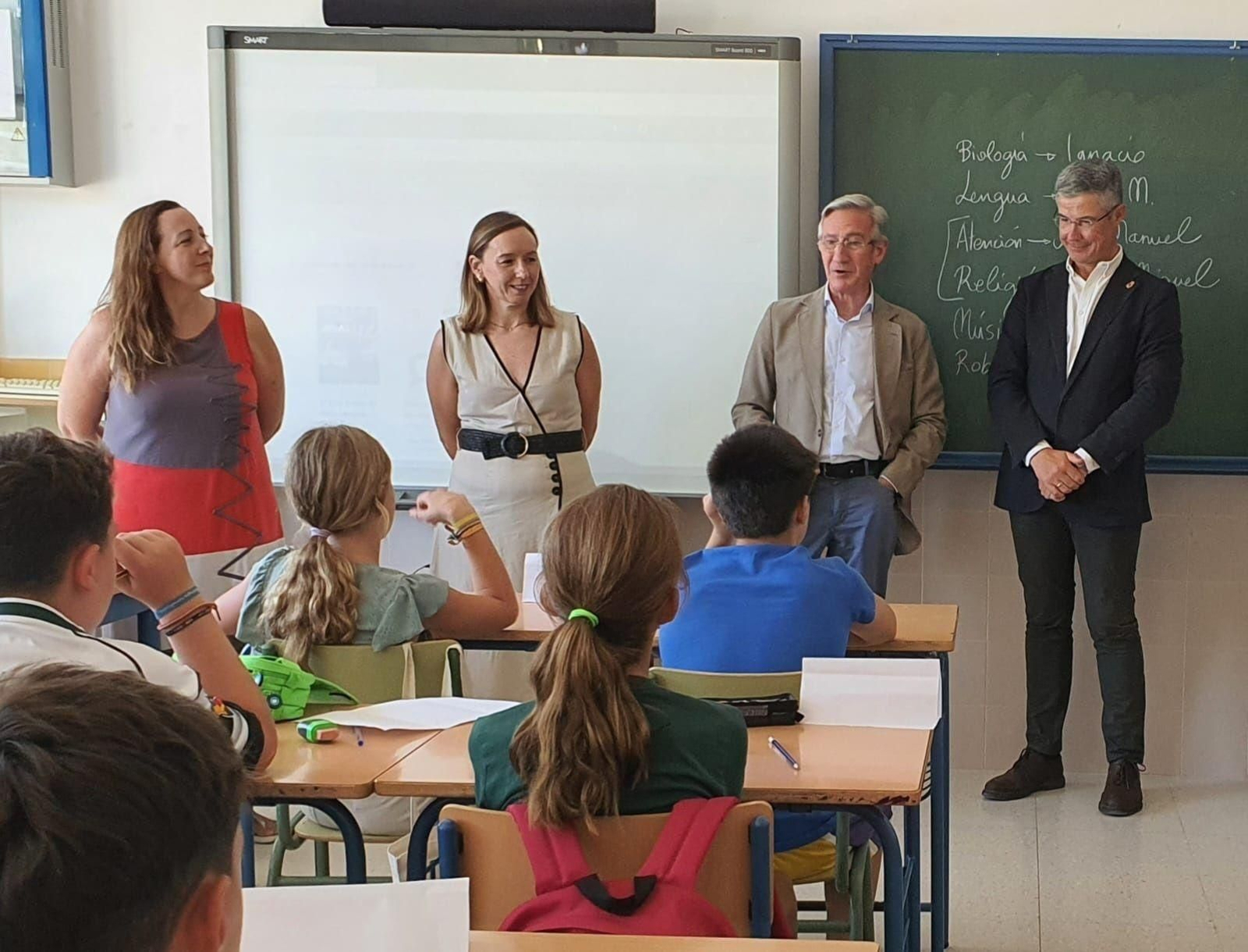 Visita del delegado territorial de Desarrollo Educativo y Formación Profesional, Miguel Ángel Araúz, a Valencina de la Concepción.