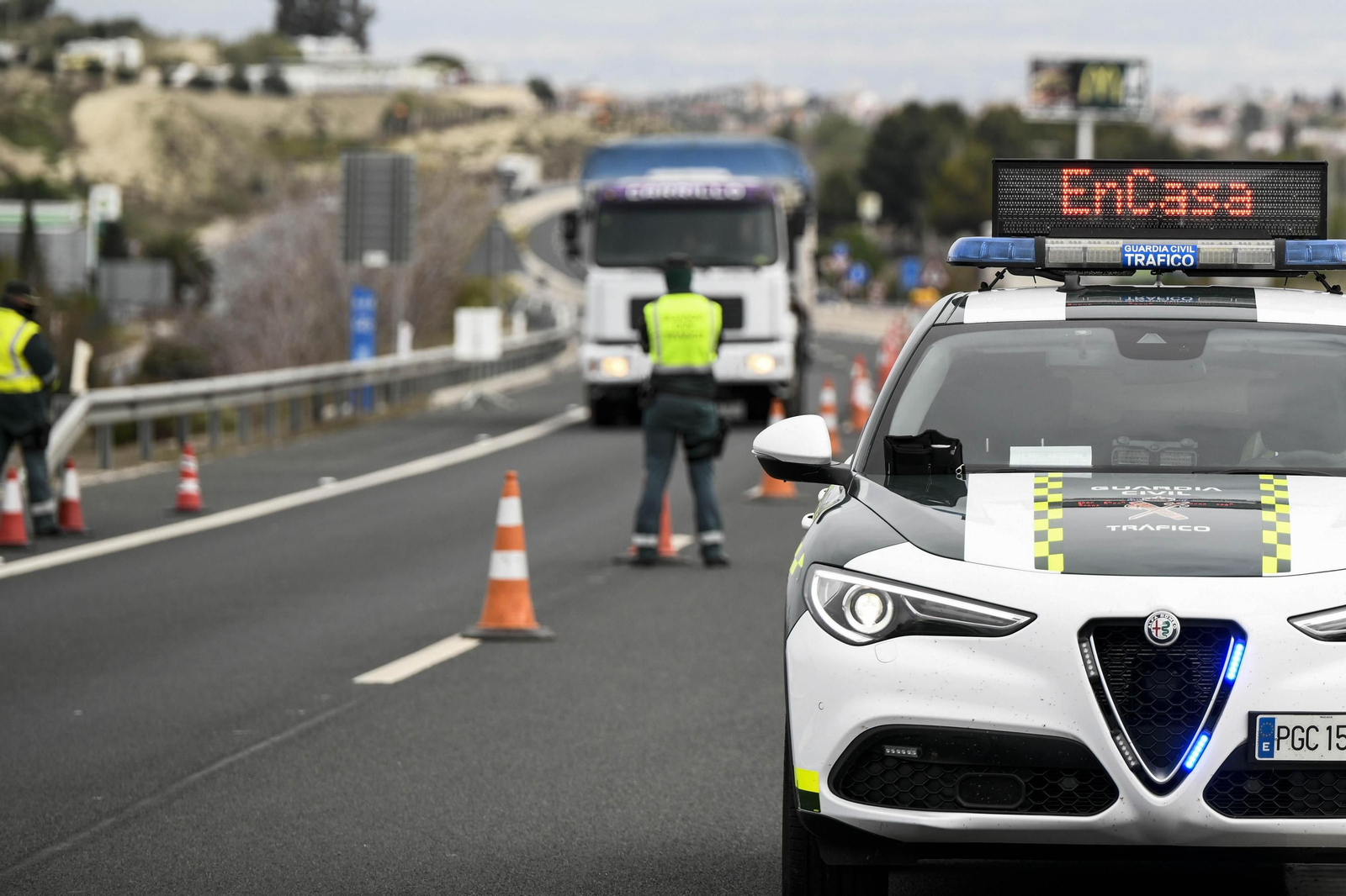 El ministro Illa aleja la posibilidad de un confinamiento domiciliario inminente en Granada