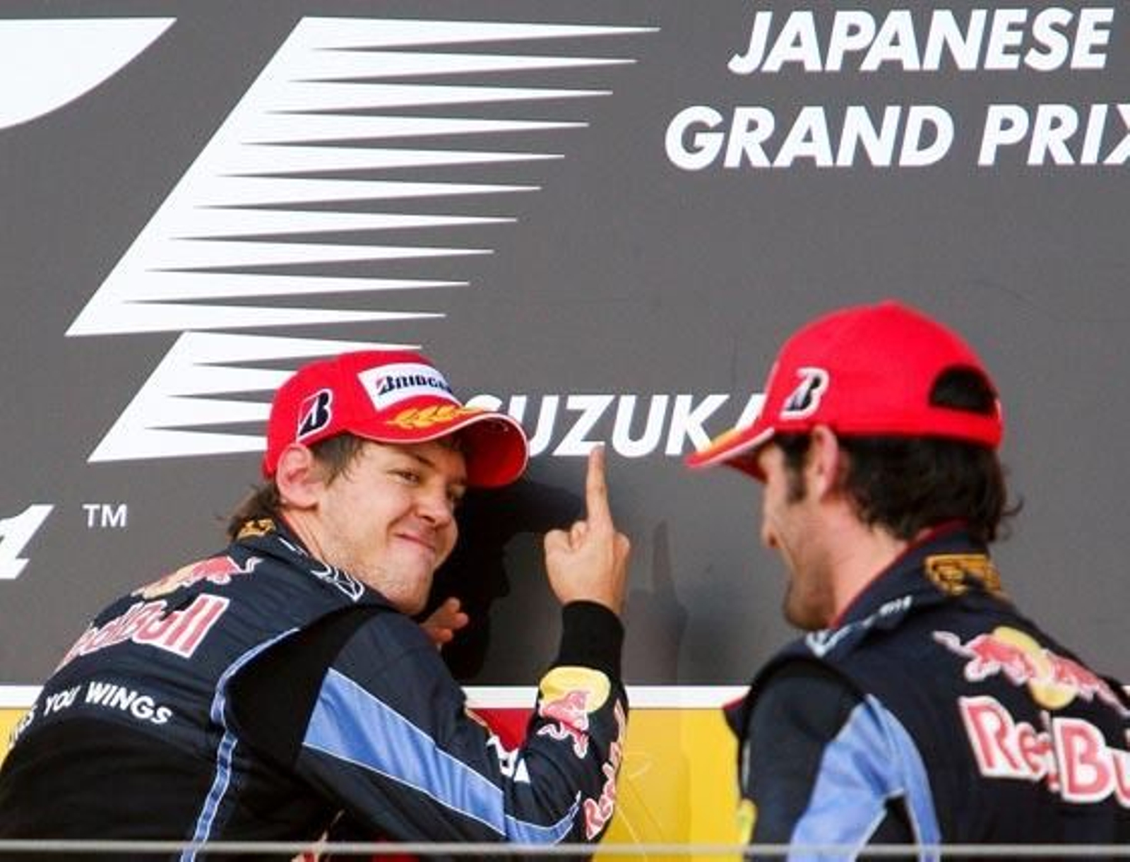 Fernando Alonso logra superar el peor circuito que le quedaba para Ferrari F10 con un tercer puesto detrás de los Red Bull del alemán Sebastian Vettel y del australiano Mark Webber

Foto: efe