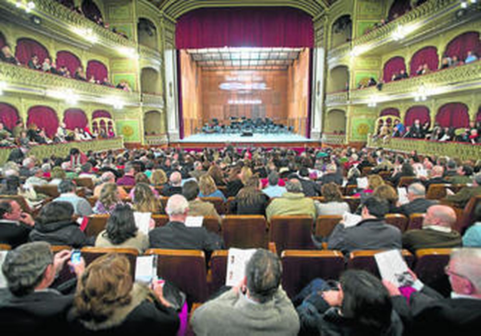 Vista general del Gran Teatro Falla durante un concierto, en una imagen de archivo.
