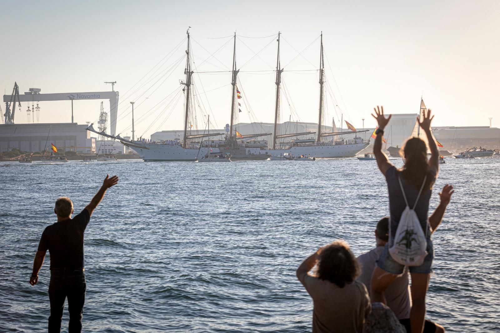 Imágenes de la salida de Elcano desde La Carraca