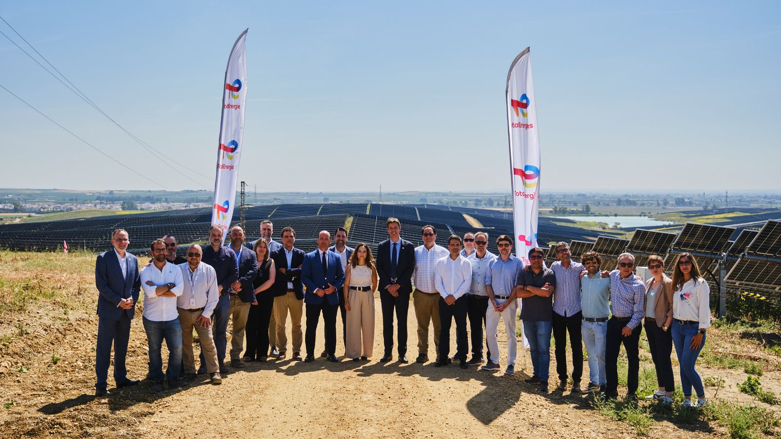 Diferentes personalidades en la inauguración del pasado 22 de mayo.