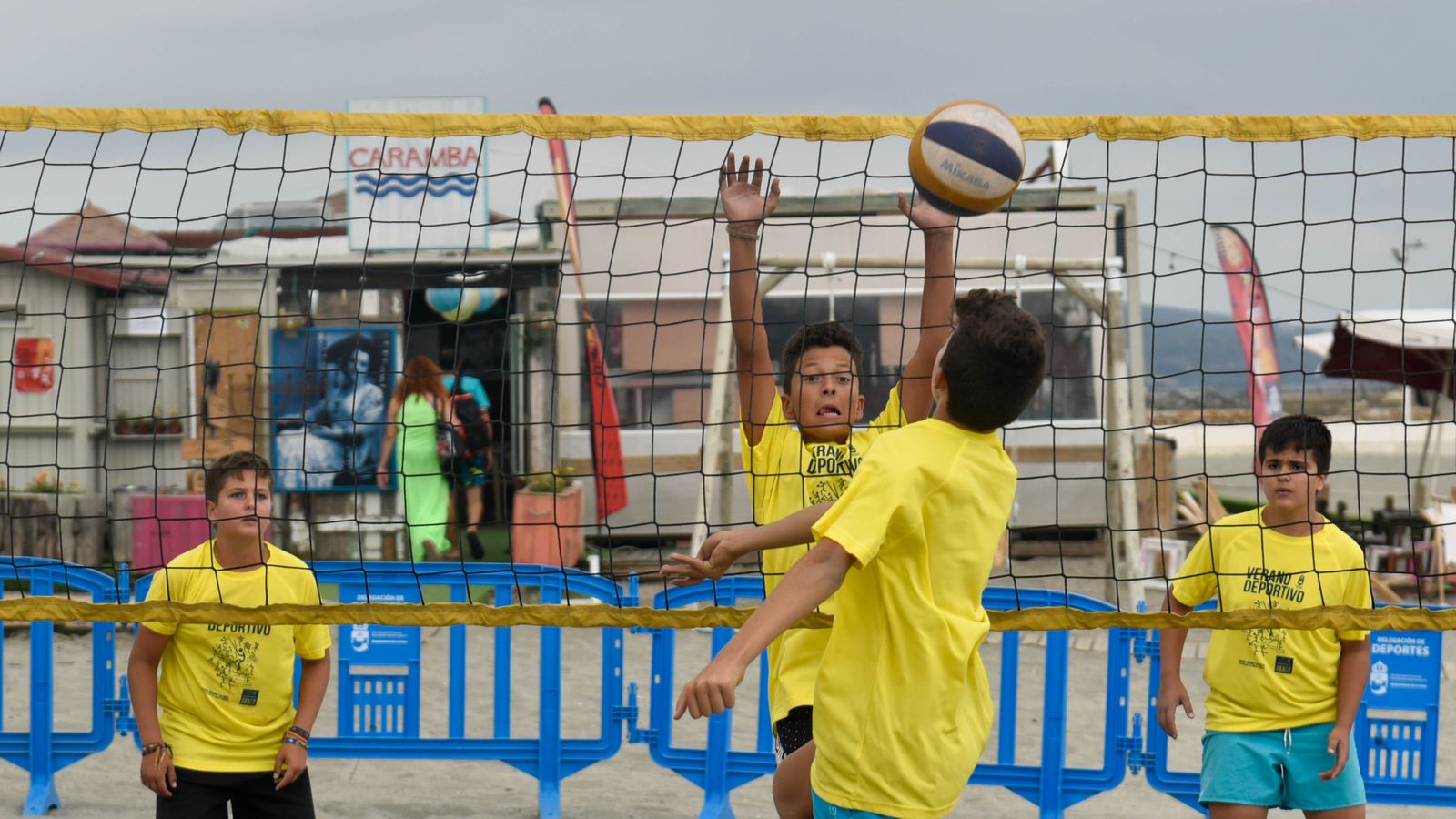 VOLEIBOL PLAYA EN LA PLAYA DE SANTA BARBARA