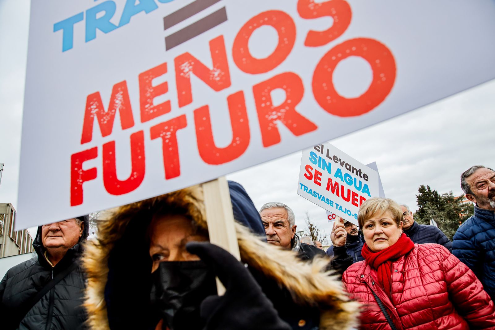 Los regantes no se rinden, así se han concentrado ante la Moncloa