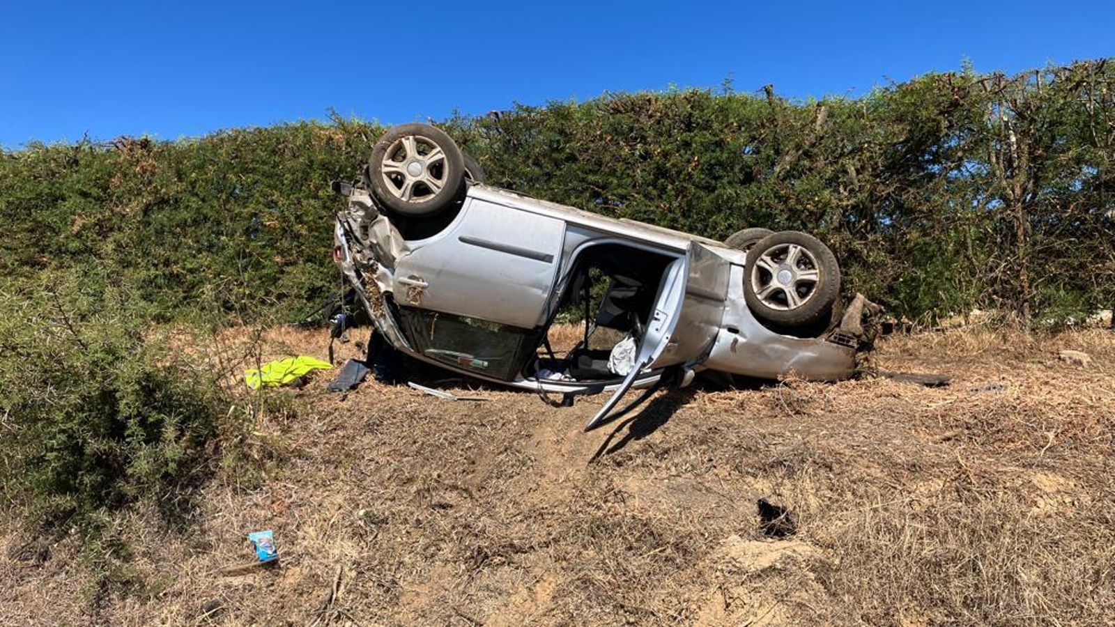 El conductor ha sido trasladado al hospital herido de gravedad.