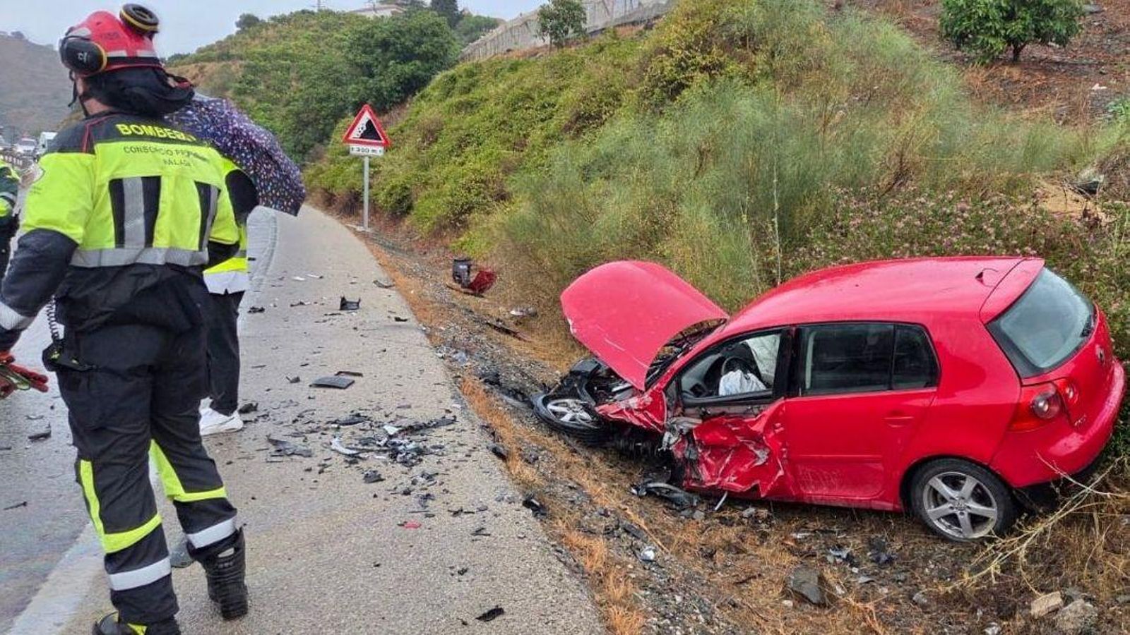 Choque frontal entre dos turismos en La Viñuela
