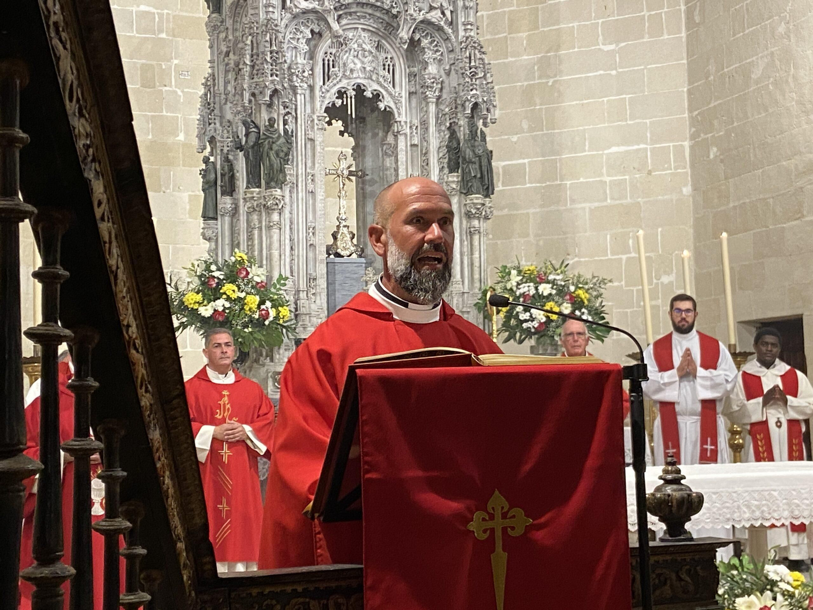 Fotogalería de la toma de posesión de los sacerdotes de Las Viñas, Santiago y San Pedro en Jerez