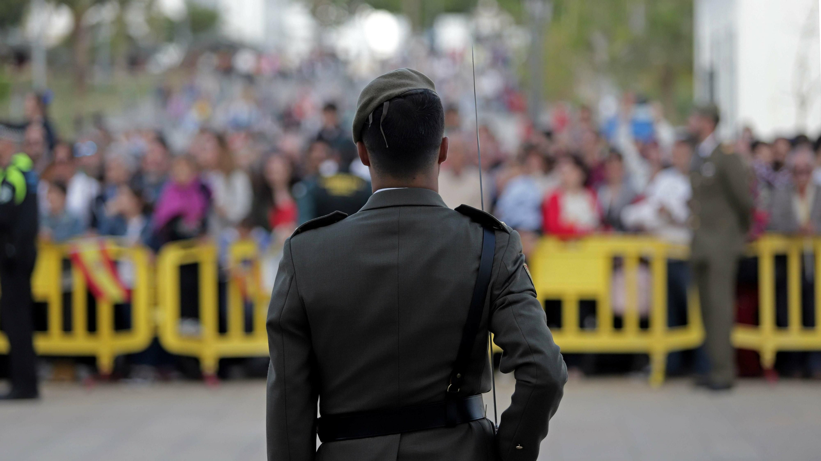 Las mejores fotos del desfile militar del Dos de Mayo en San Roque