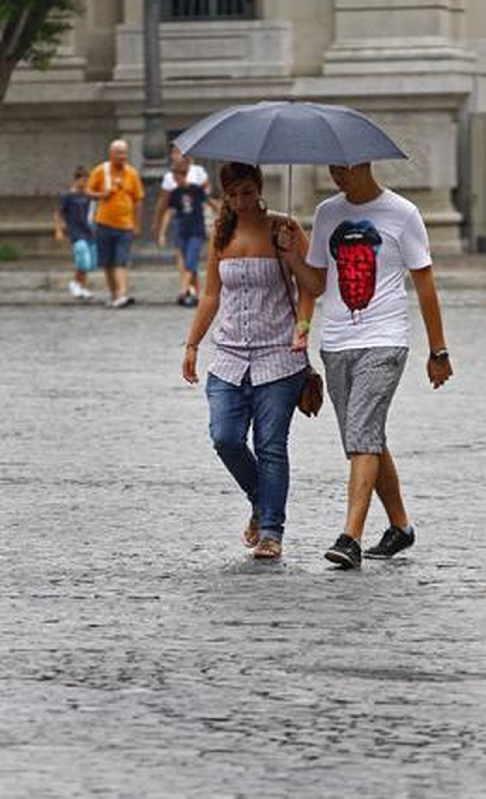 Las lluvias han acompañado a los sevillanos durante todo el día. 

Foto: Diario de Sevilla