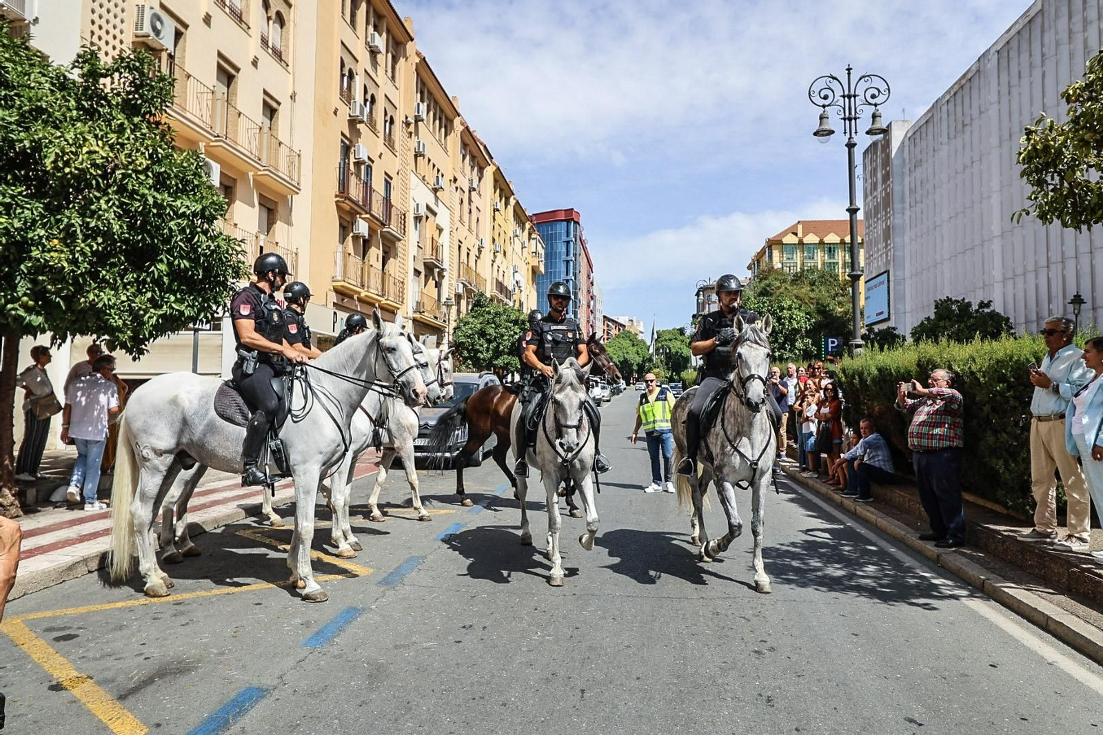 Imágenes del dispositivo de la Caballería de la Policía Nacional para la Magna Mariana