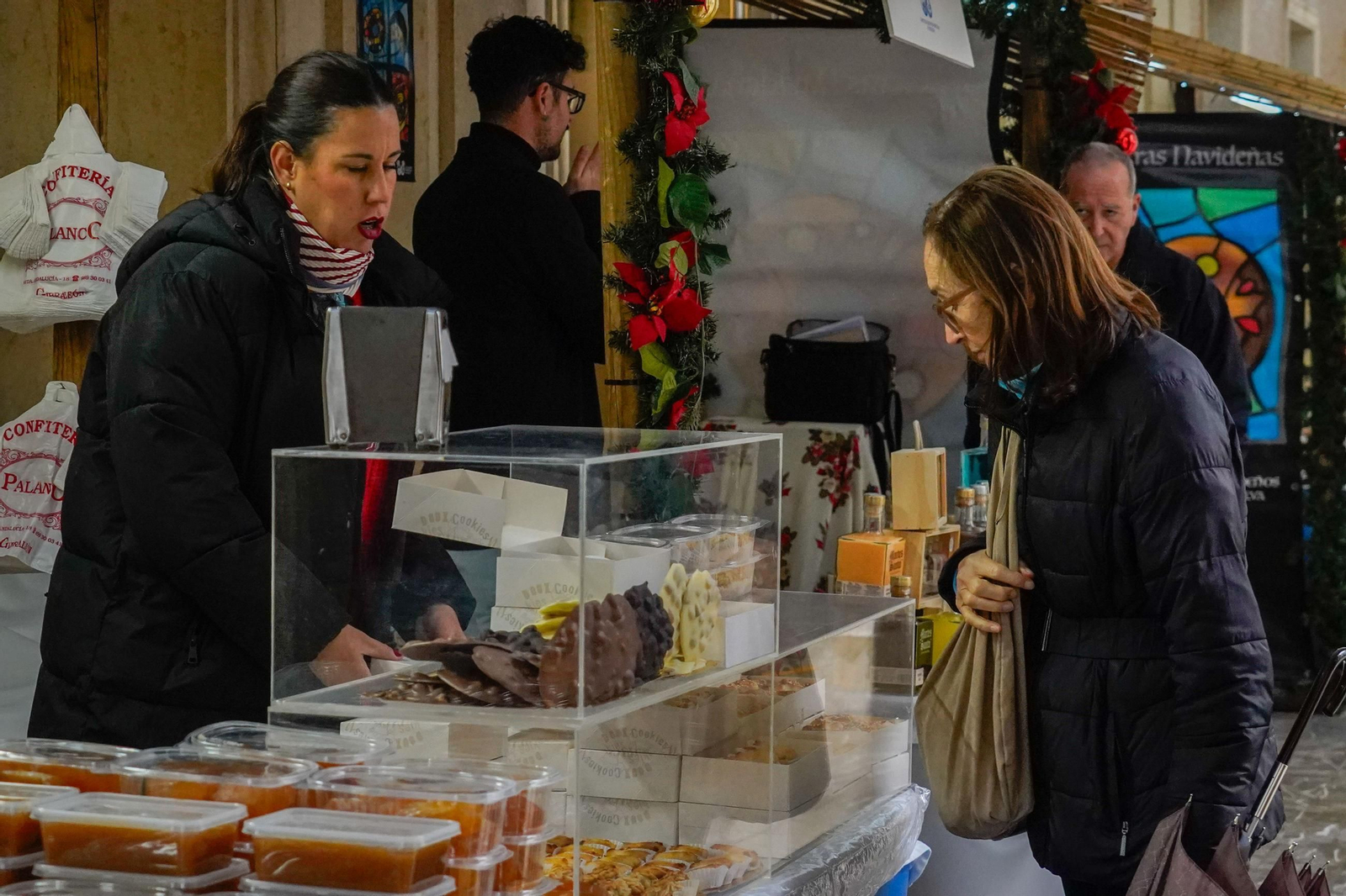 Imágenes de la inauguración del Belén y la XV&nbsp;Muestra de Dulces y Vinos Navideños de la provincia de Huelva en&nbsp;la&nbsp;Diputación