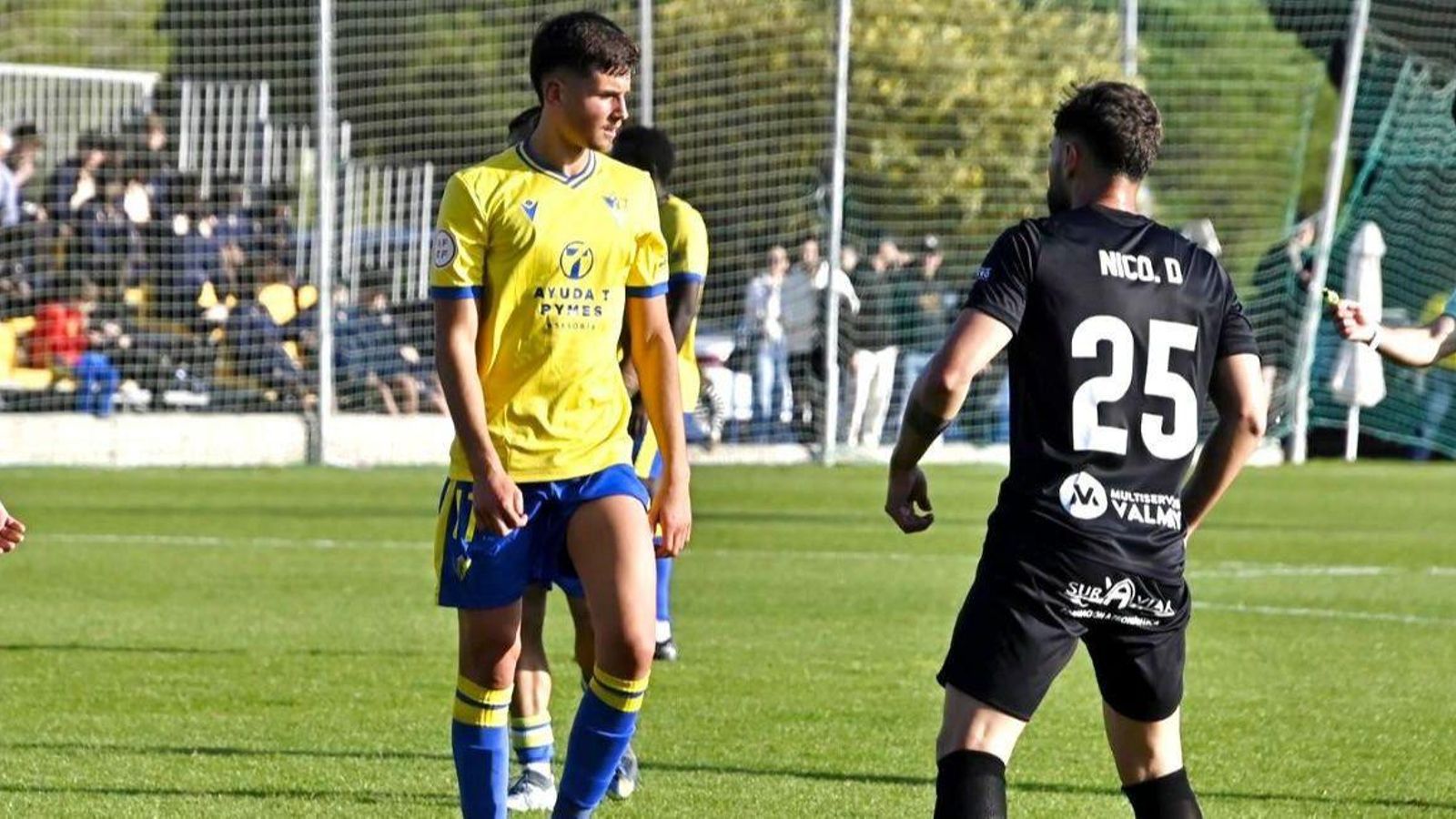 El linense Celso Bermejo, en un partido con el Cádiz Mirandilla