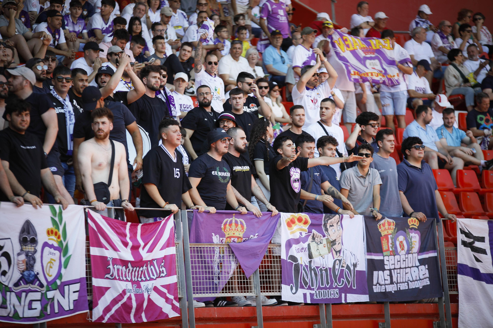 La afición lagarta tiñe de blanco y morado el Power Horse Stadium, en imágenes La afición lagarta tiñe de blanco y morado el Power Horse Stadium, en imágenes