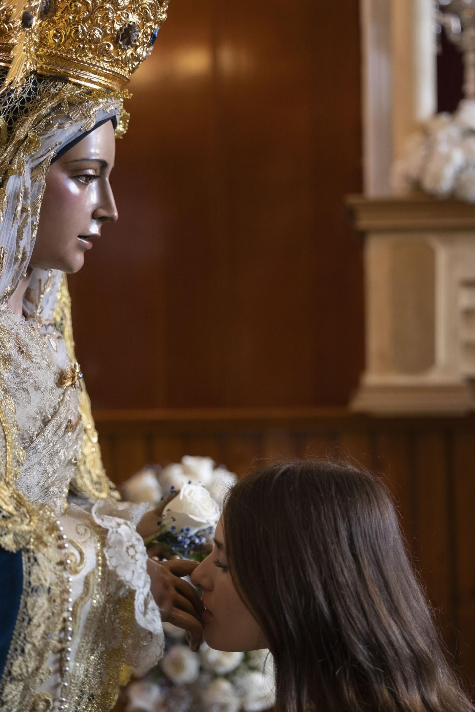 Imágenes del pregón de Semana Santa y besamanos en San Fernando el Domingo de Pasión