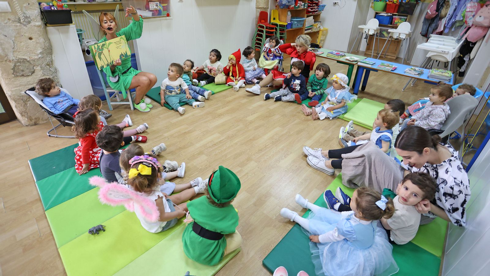 La guardería Centro se disfraza por el día del libro