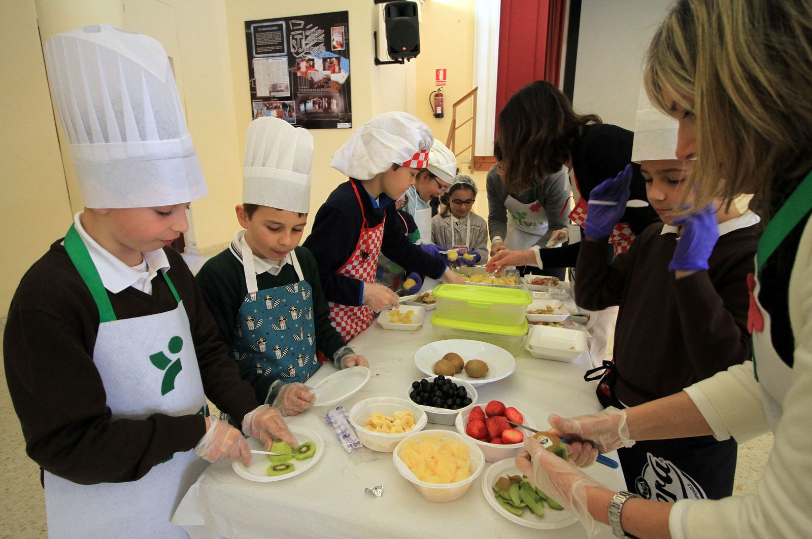 Imágenes del "Masterchef" realizado en las Teresianas con motivo de la celebración del 28-F