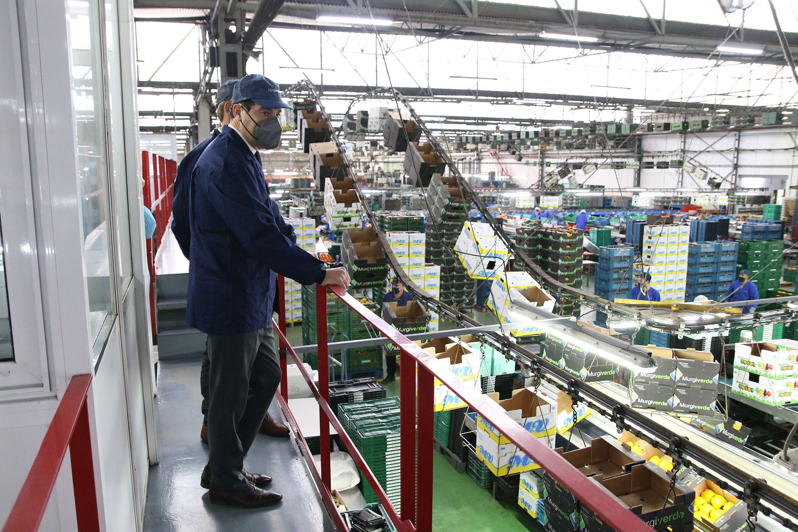 Fotogalería Juanma Moreno visita la cooperativa Murgiverde