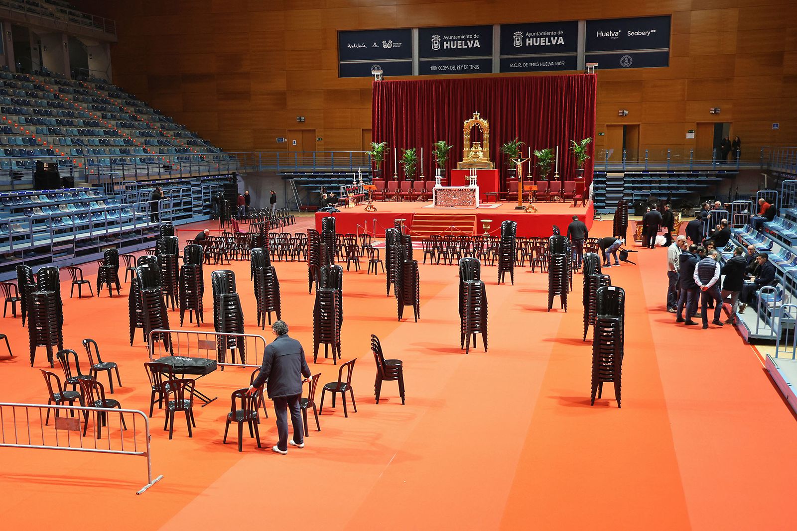 Últimos preparativos para la Misa funeral por las víctimas de Adamuz