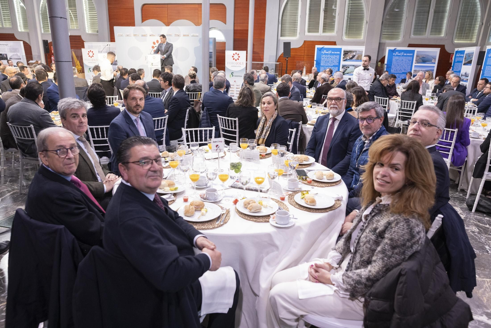 Imágenes del desayuno-coloquio con Jorge Paradela en el Foro Joly Andalucía celebrado en Huelva