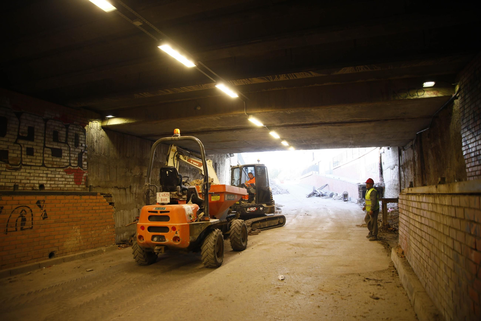 Las mejores imágenes del derribo en el puente de la autovía del aeropuerto y el túnel de La Goleta