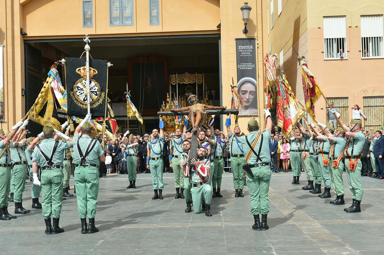 El desembarco de la Legión y el traslado del Cristo de Mena