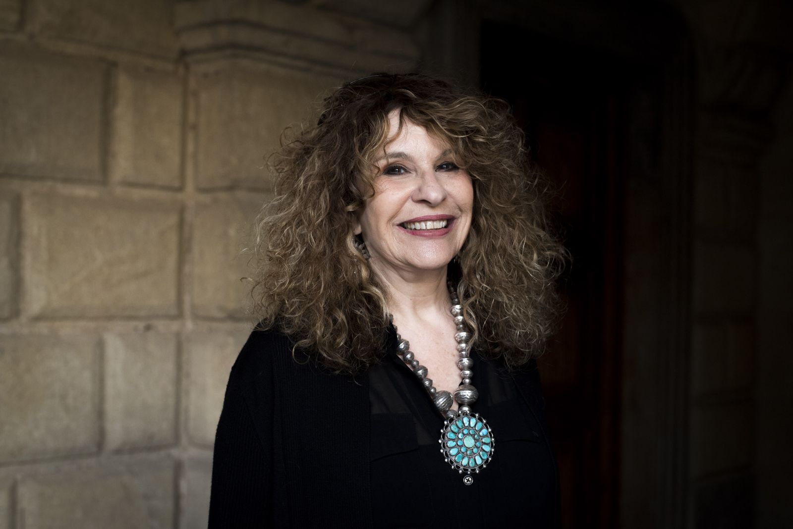 La escritora Gioconda Belli (Managua, Nicaragua, 1948) sonríe antes de su recital en el Palacio de Calos V.