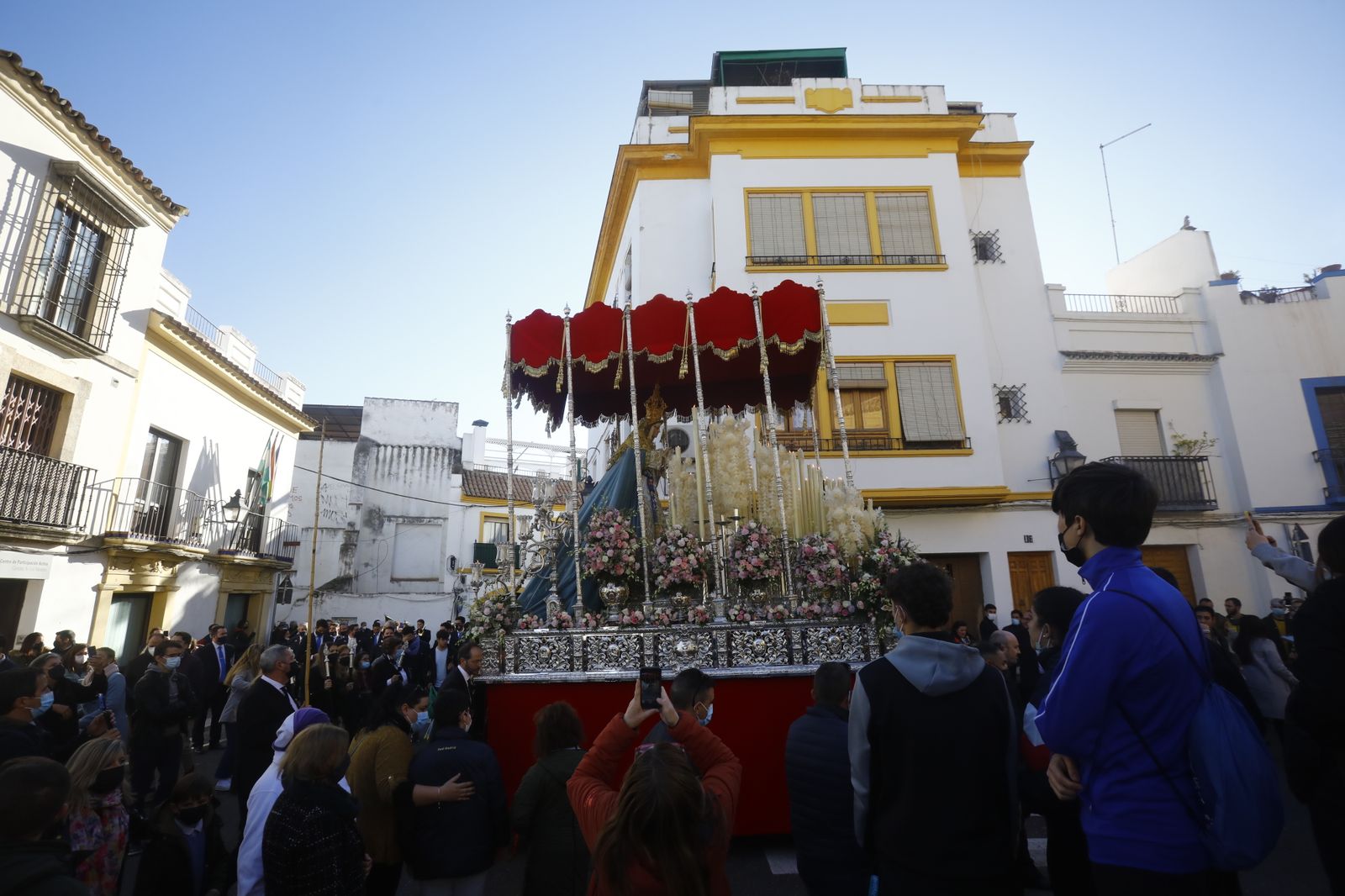 La procesión extraordinaria de la Virgen de la Salud de Córdoba, en imágenes