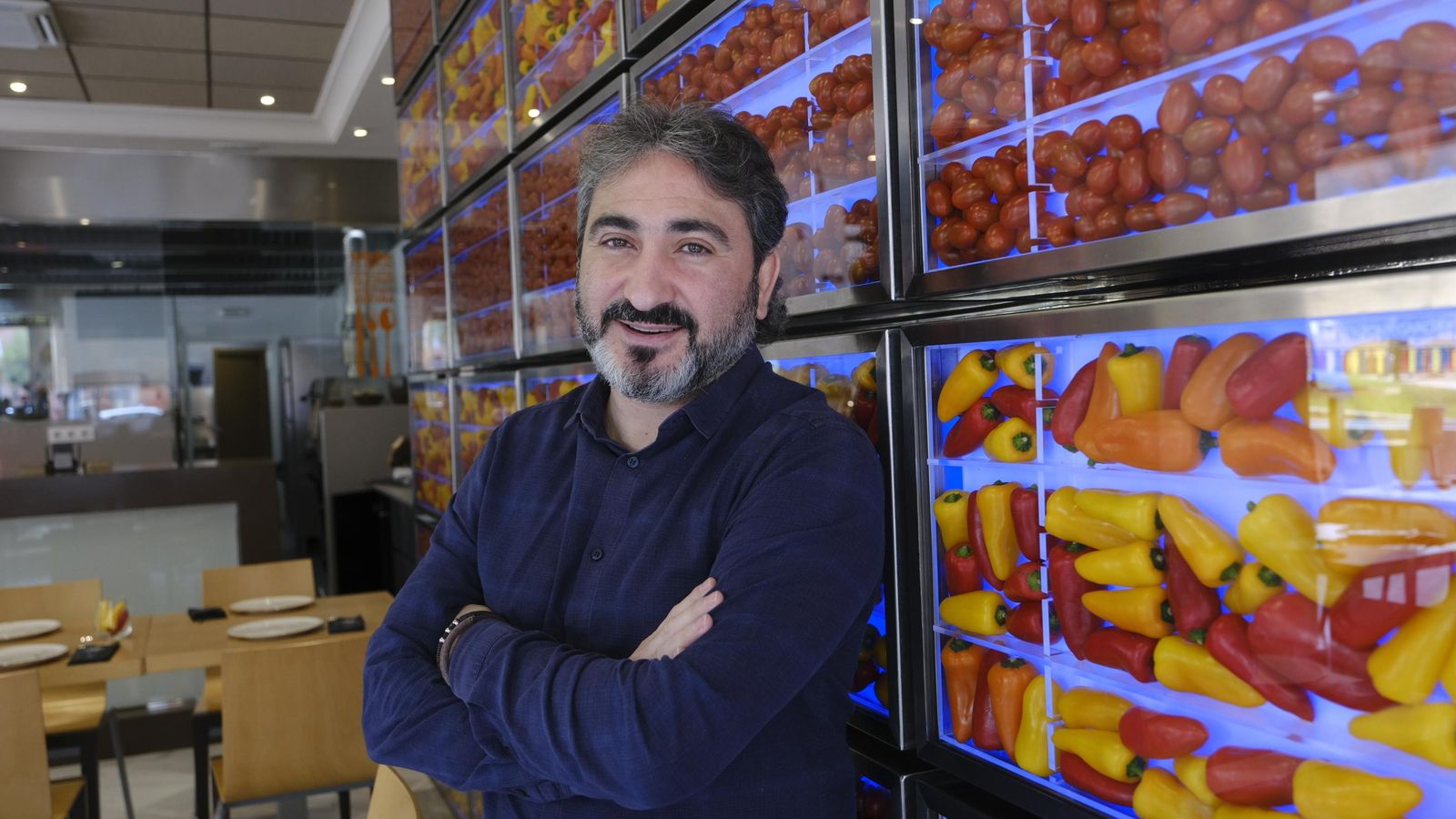 En una cocina, para él, el ingrediente que jamás debe faltar es el tomate