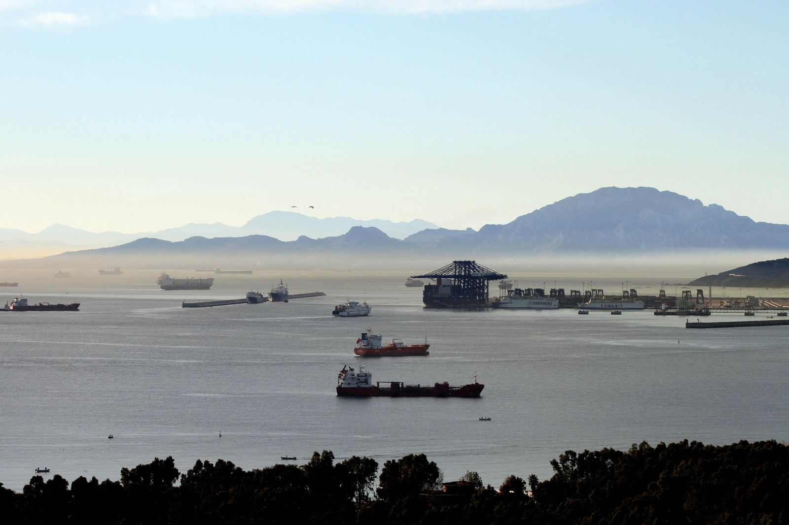 El Estrecho de Gibraltar, para mirarlo, respirarlo y vivirlo, una frontera siempre presente en Algeciras.