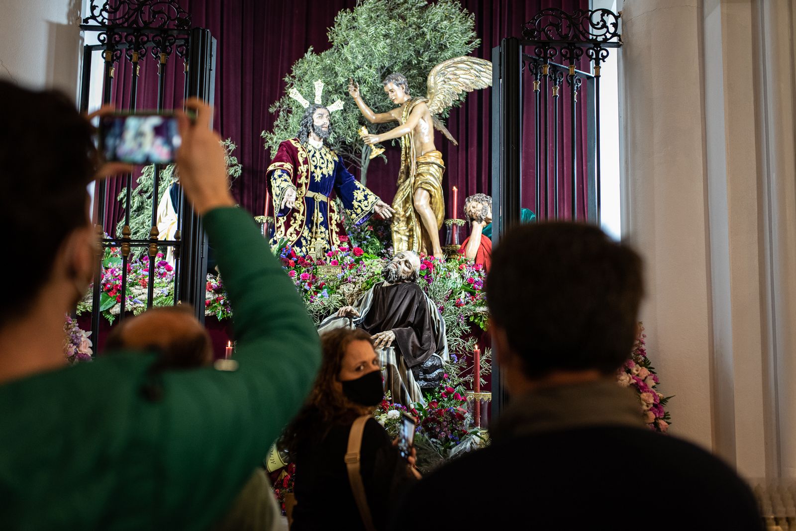 Jueves Santo: Imágenes de las Hermandades del Nazareno y Oración en el Huerto