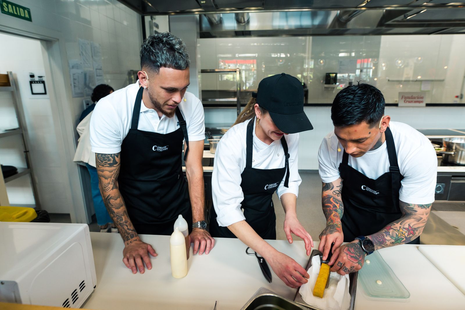 Las fotos de jugadores del Betis y del Sevilla en la Cruzcampo