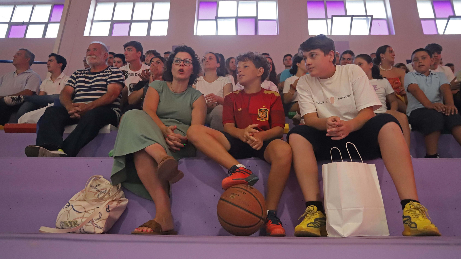 Fotos del segundo partido de baloncesto entre España sub-20 y España sub-22 en La Línea