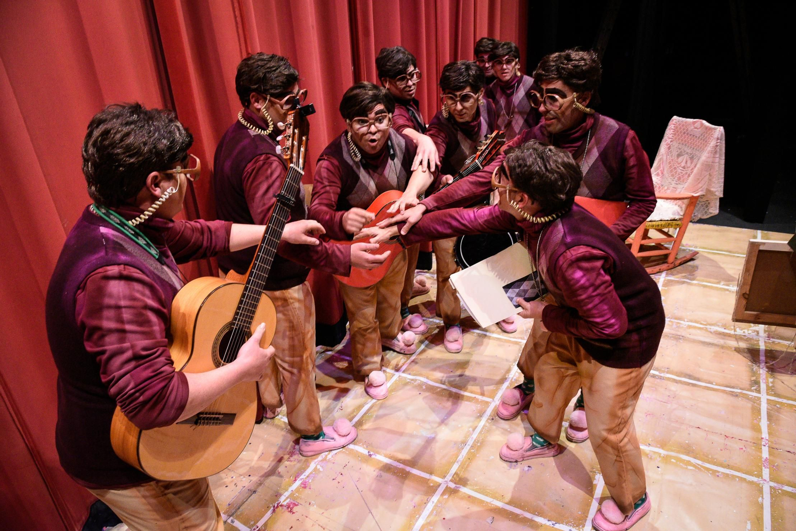 Imágenes de la chirigota Carmelo "El Wikipedia"