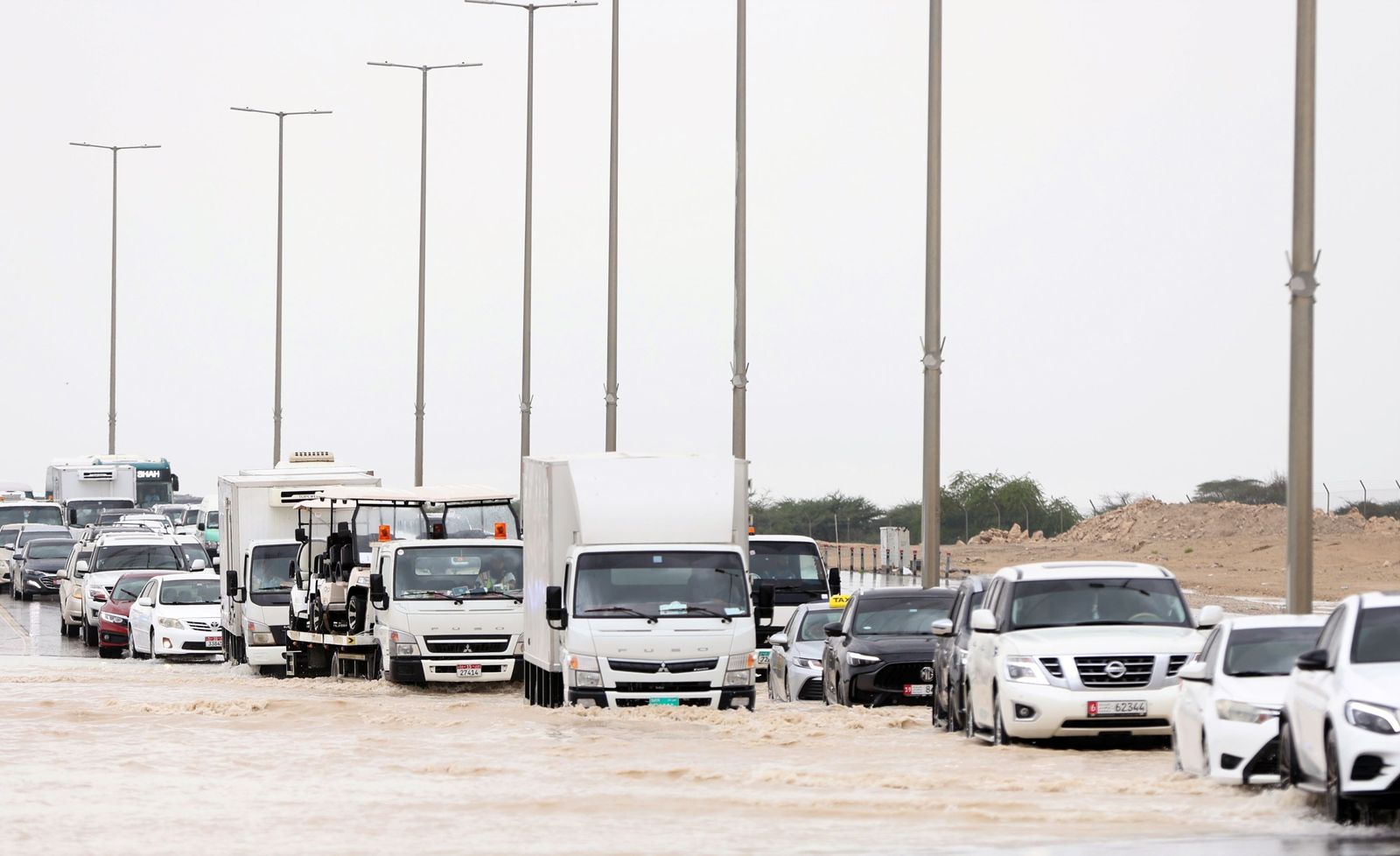 Las terribles y devastadoras lluvias en Emiratos Árabes Unidos
